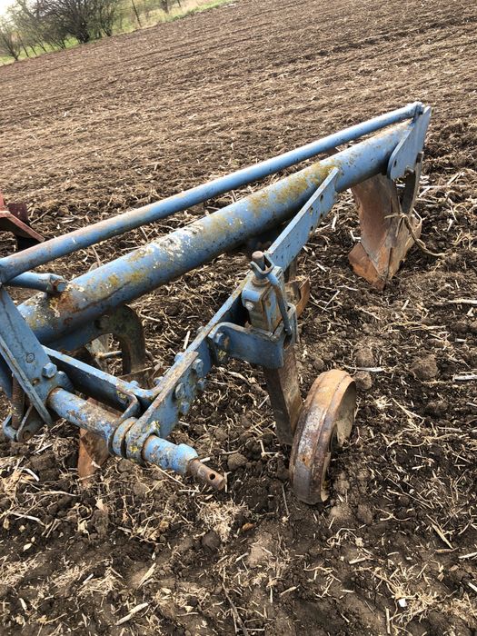 Plug pe teava romanesc si piesa pentru plug