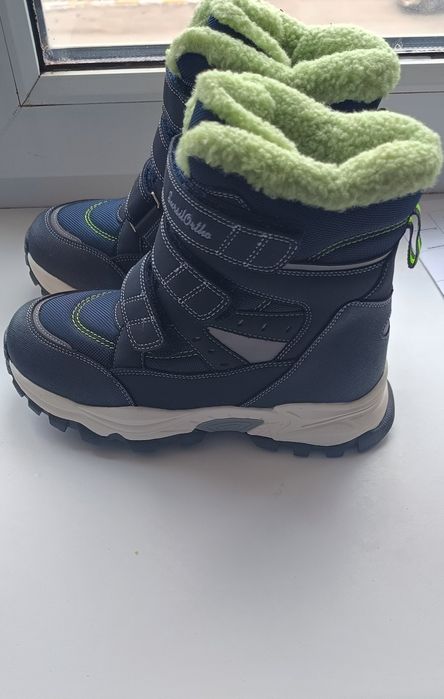 Продам новые зимние детские ботинки