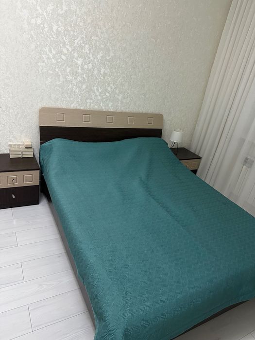 Спальный кровать с тумбочкой