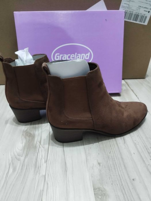 Продавам обувки на  Deichmann