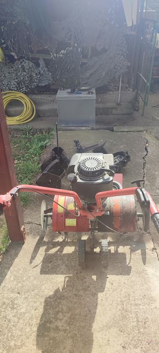 Vand motosapatoare cu accesorii