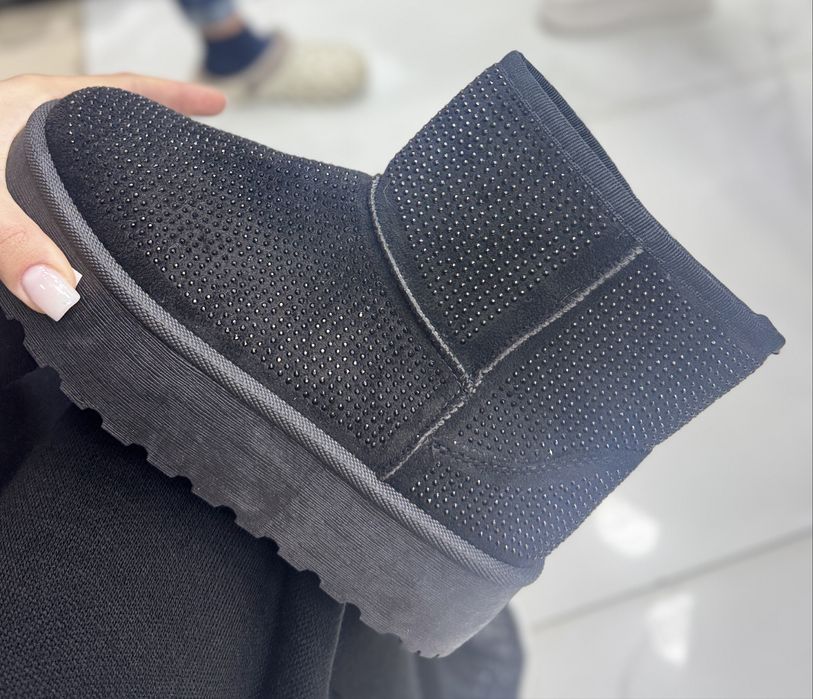 Ugg negre cu pietre