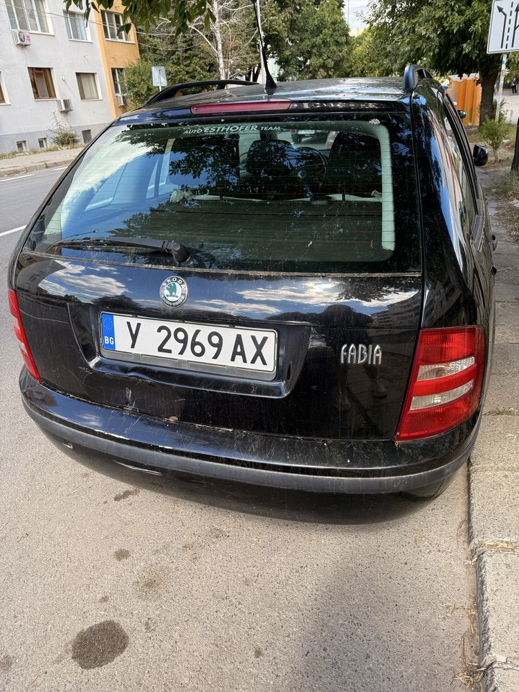 Продавам Skoda Fabia