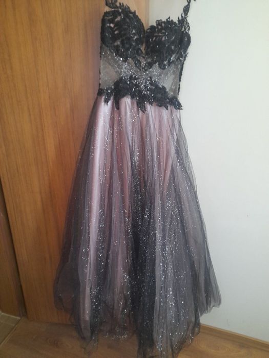 Продавам абитуриентска рокля