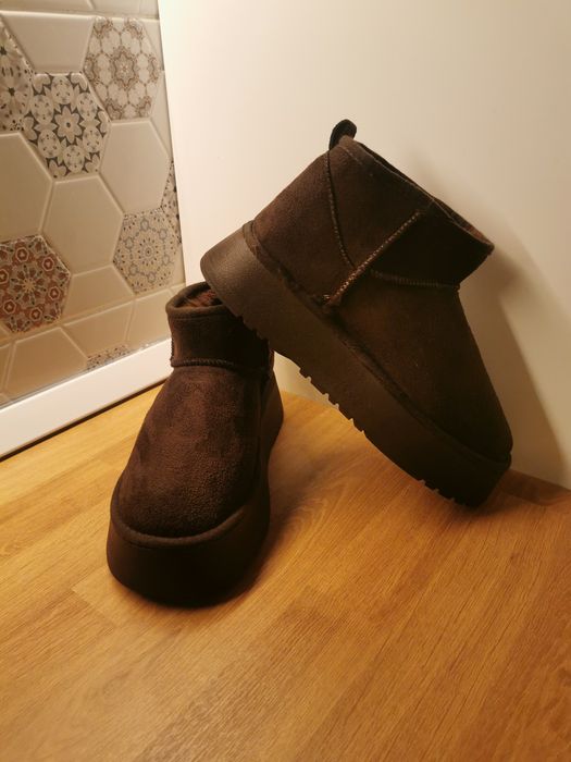 Cizme tip ugg. Marimea 38. Noi