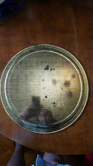 Рисуван метален поднос куче.