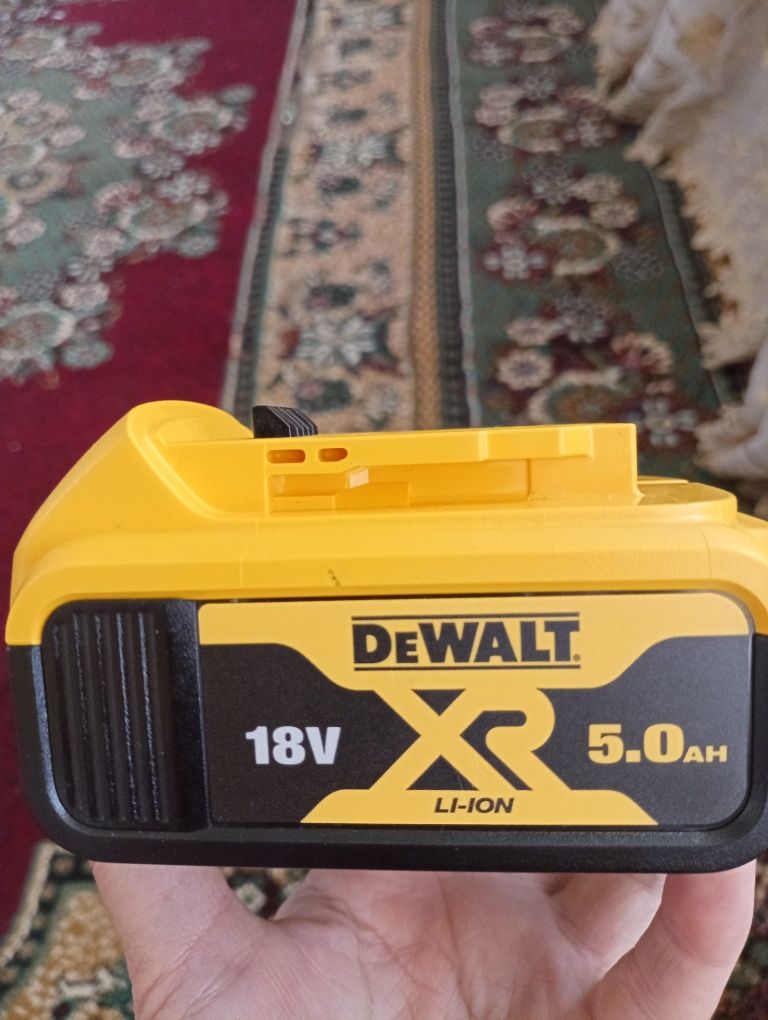 DeWalt 18V  батарея