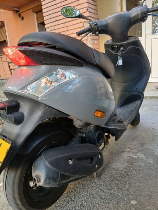 Piaggio Zip 2022 49cc se conduce cu B