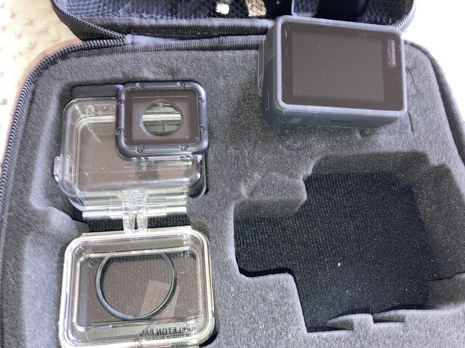Sony Cyber-Shot RX100 Mark V gopro hero 5 black