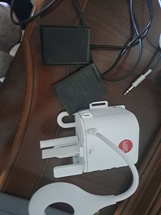 Машинка для ускорения времени наращивания ресниц