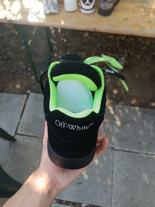 Off White Out of office black