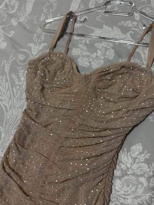 Рокля с камъни закупена от Bershka в отлично съвтояние Хс размер