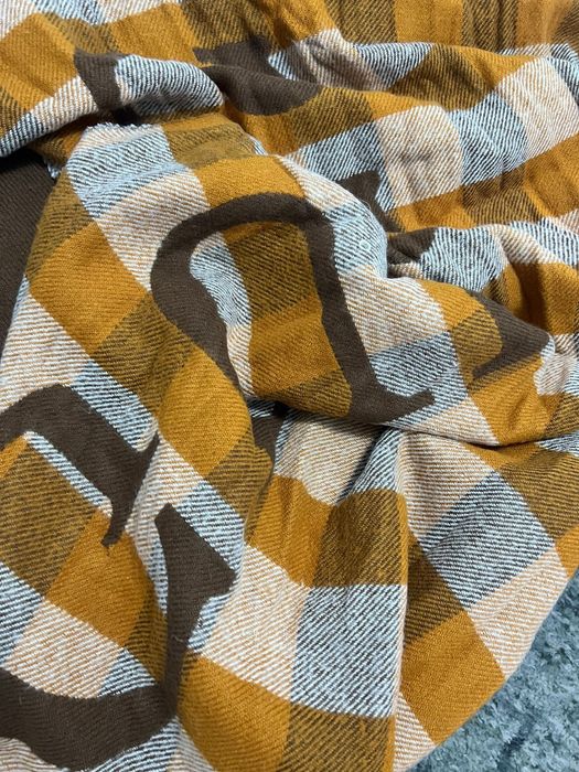 Vand esarfa GUESS originală