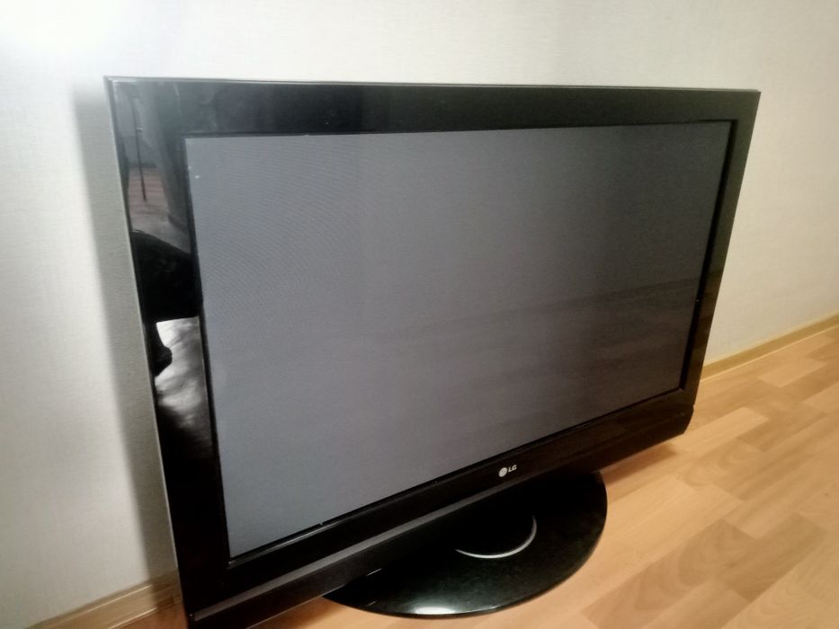 Телевизор LG ЖК. В хорошем состоянии