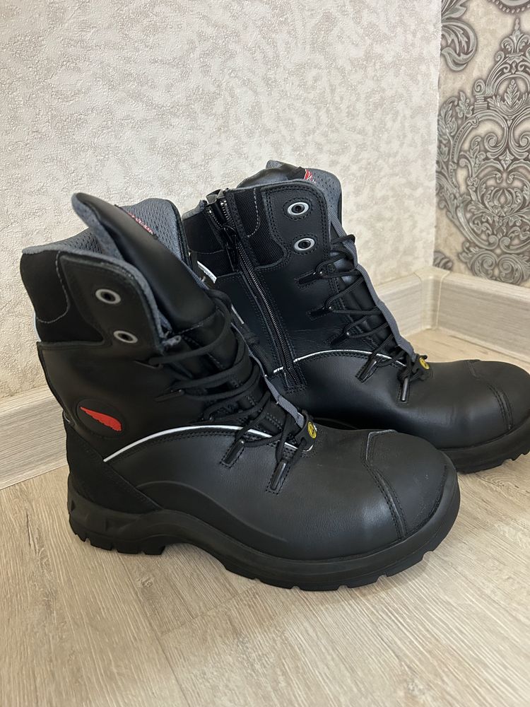 Продам новую обувь RED WING