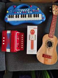 Китара, микрофон, акордеон и пиано