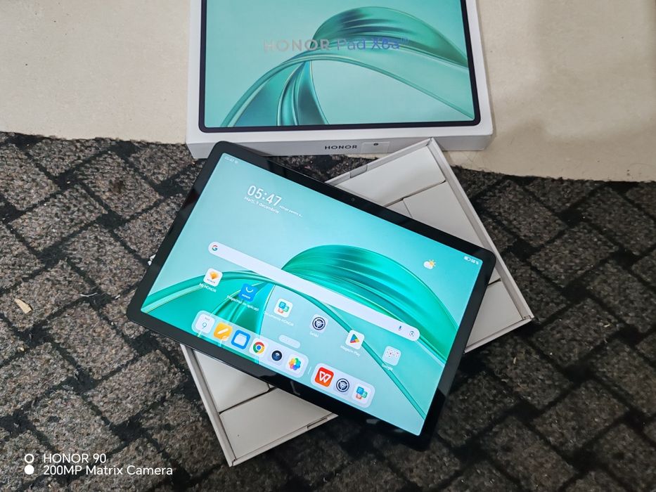 vând honor pad x8a 11"