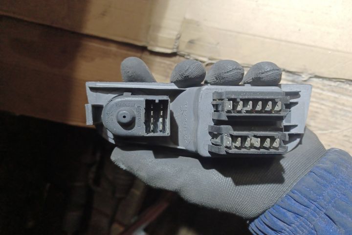 Butoane geam sofer Renault Megane 1 (facelift)  [din 1999 pana  2003] Classic Sedan 1.4 MT (95 hp)