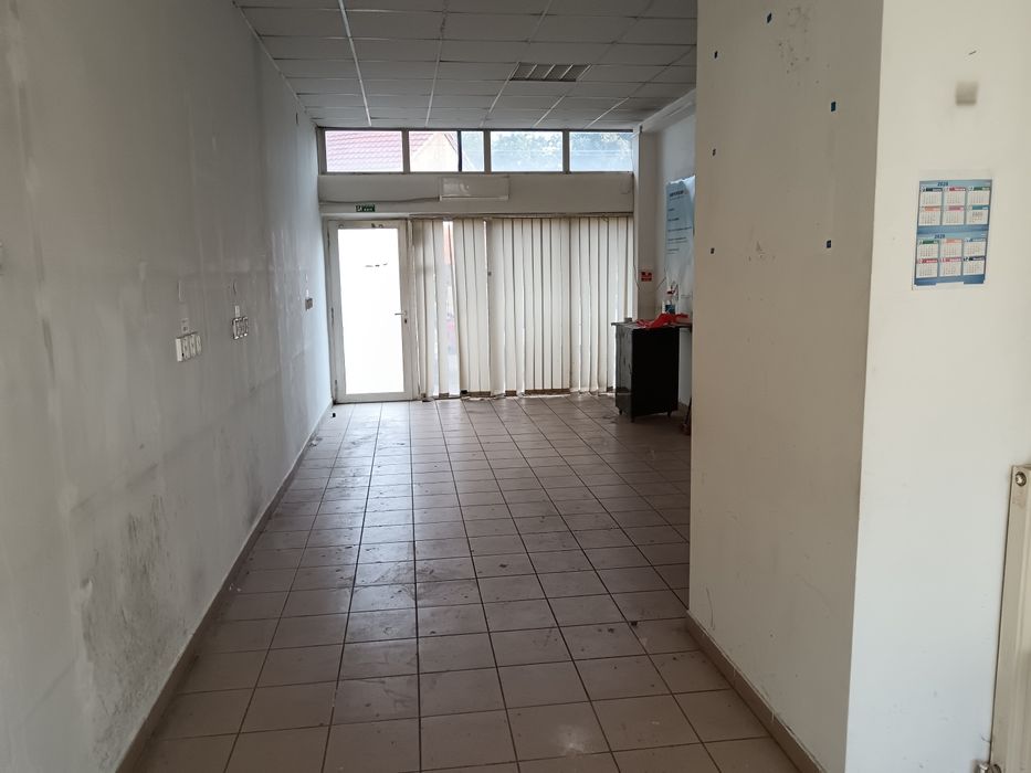 Spațiu comercial central