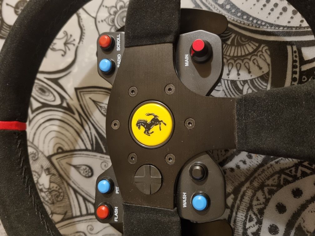 thrustmaster ferrari inegral Alcantara edition