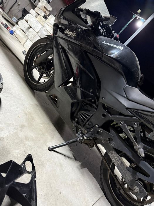 Dezmembrez kawasaki ninja 250 an 2011 motor functional