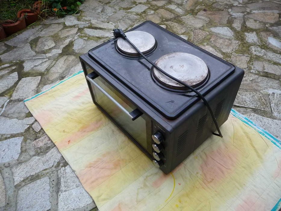 Мини фурна с два котлона "Crоwn"