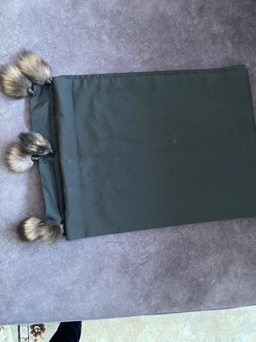 Женский шарф с меховыми вставками