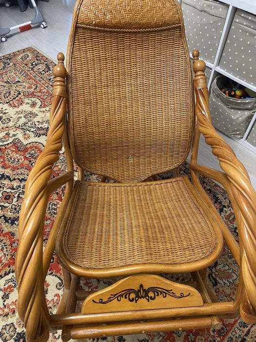 Кресло качалка из ротанга