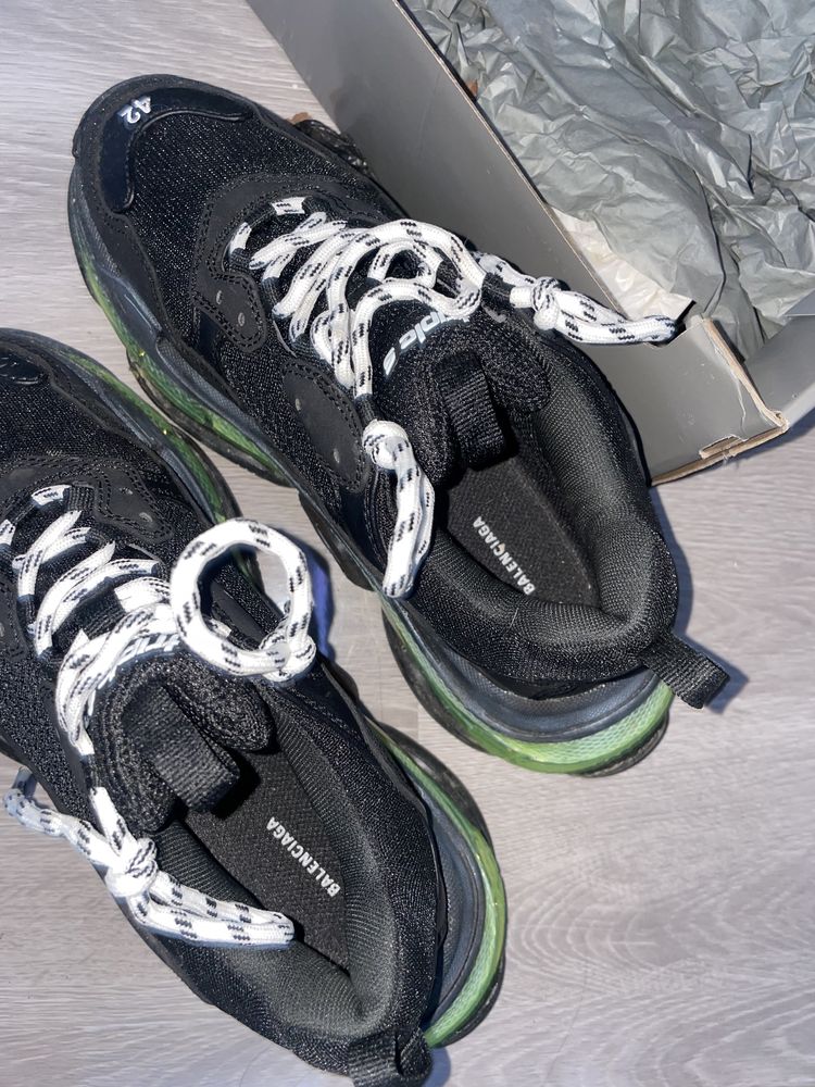 vand BALENCIAGA triple S noi.