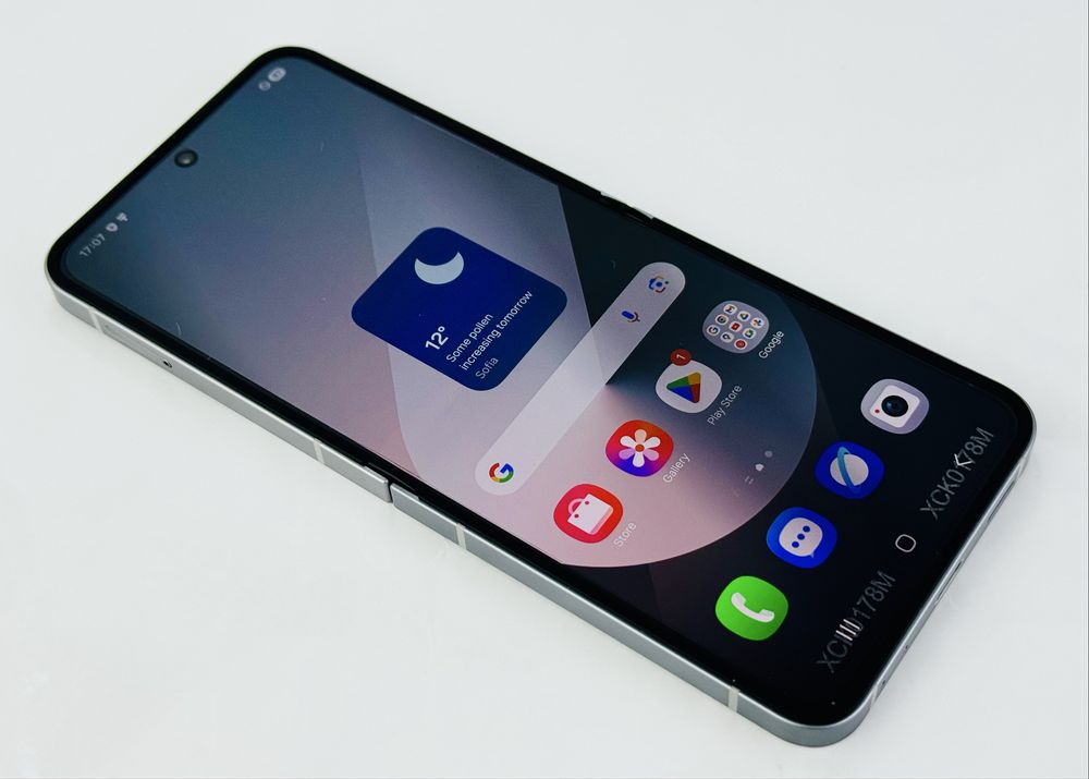 Samsung Galaxy Z Flip 6 5G 256GB 12RAM Silver Перфектен! Гаранция!