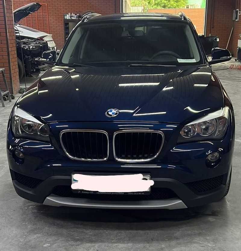 BMW X1 автомобиль
