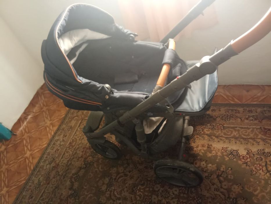 Коляска б/у в отличном состоянии
