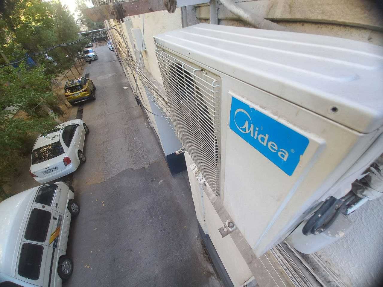 Кондиционер Midea MSR1-12HR  в отличном состоянии