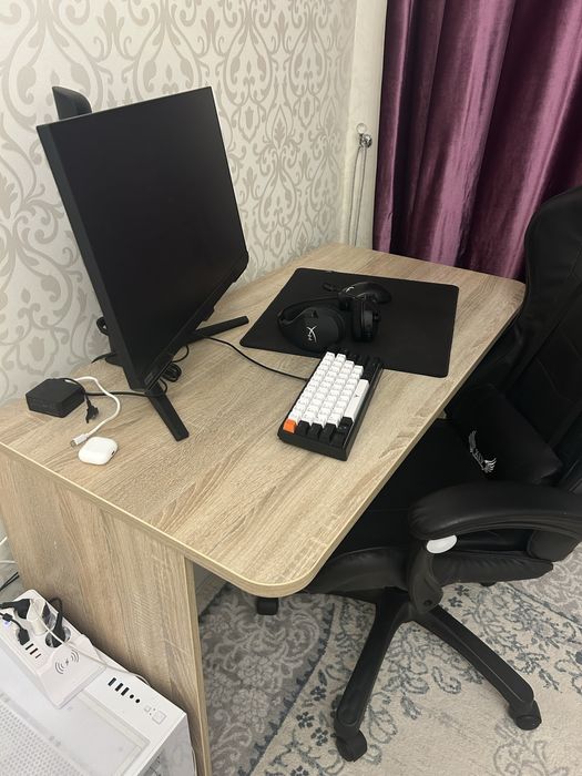 Стол в отличном состояний