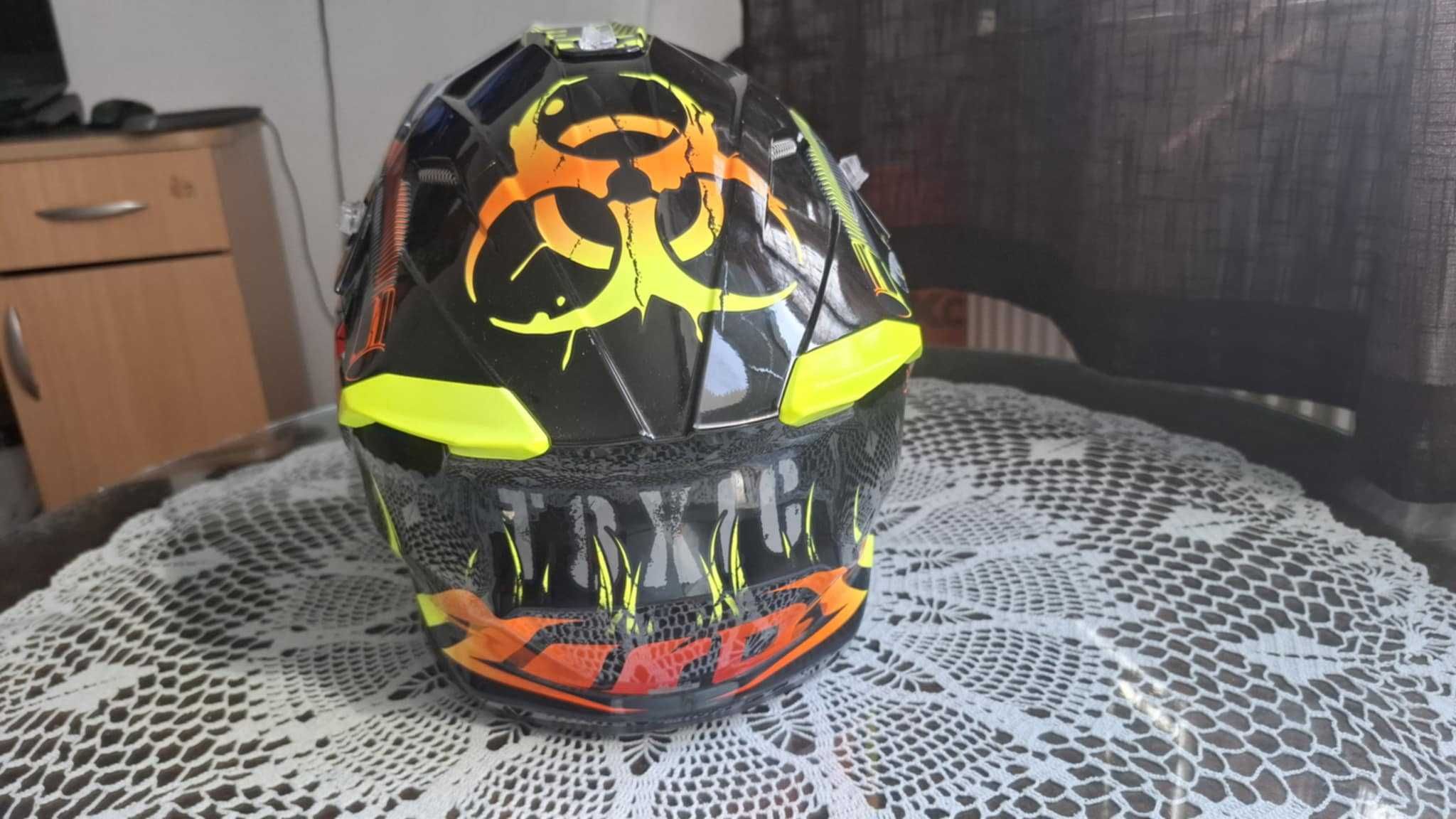 Каска Twist 3 Toxic Gloss М размер