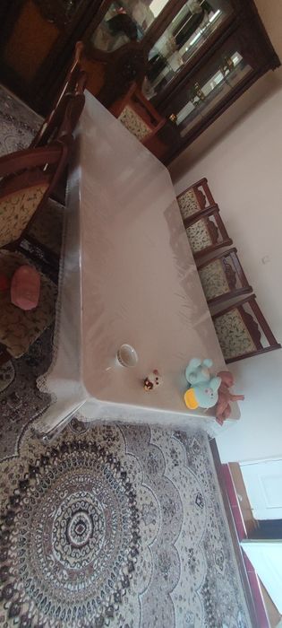 Срочно продаю стол стулья 12 персон идеальный состояние