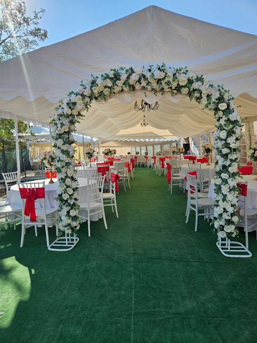 Corturi de închiriat