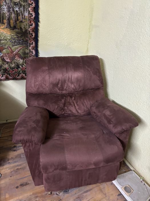 Donez/vand obiecte de mobilier de mai multe feluri