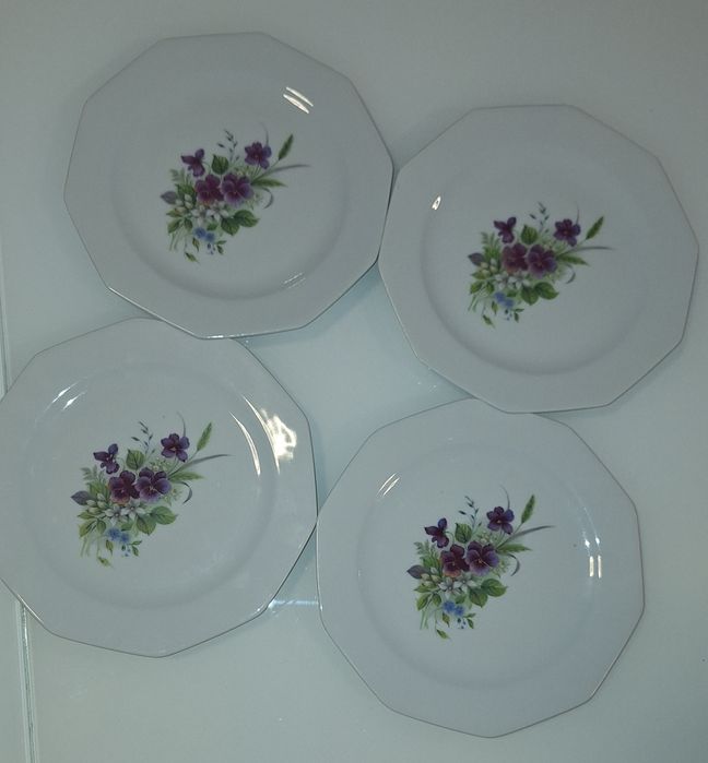 4 бр. десертни чинии от фин Немски порцелан с принт теменужки