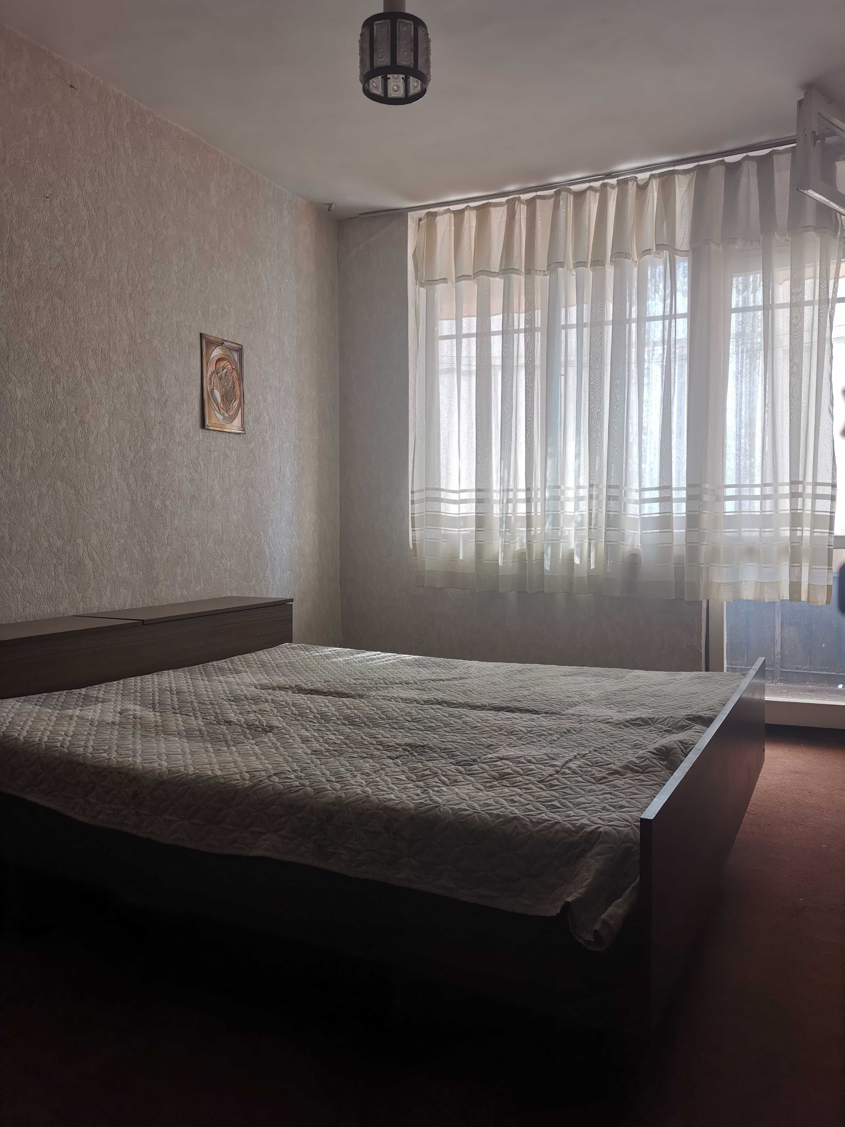 Продавам 3-стаен апартамент