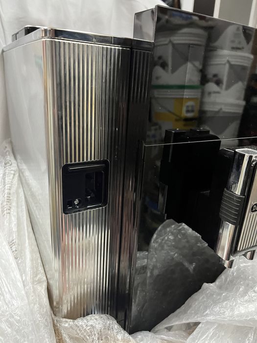 Vand masina DeLonghi