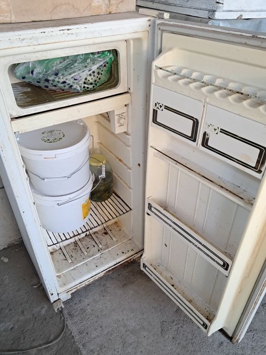 Холодильник рабочий,не дорого