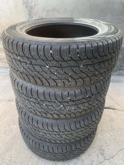 Продам комплект зимних шин 225/60/17