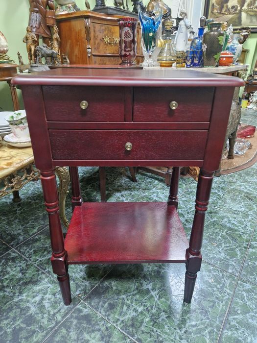 Прекрасна антикварна английска конзолна масичка