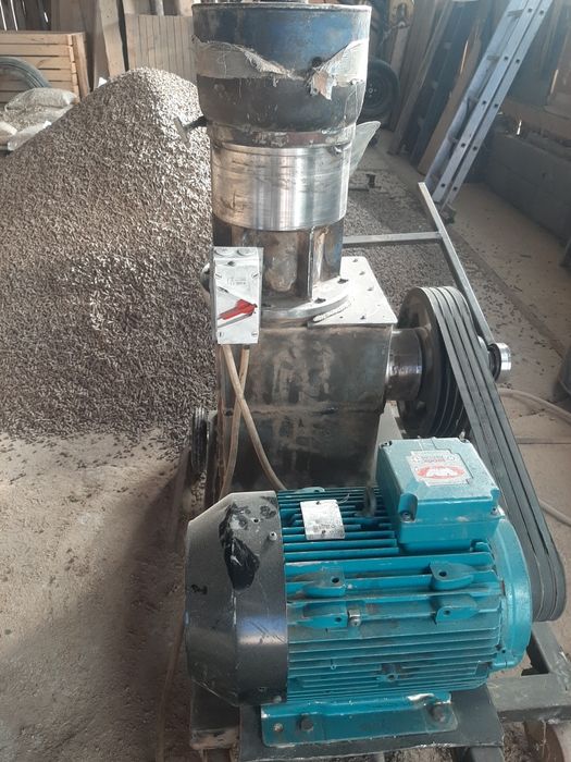 Presă peleti trifazic