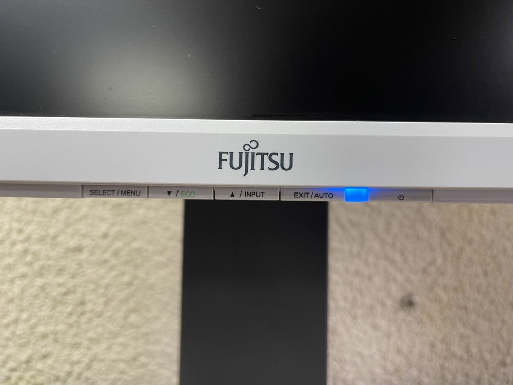 Монитор Fujitsu 22”