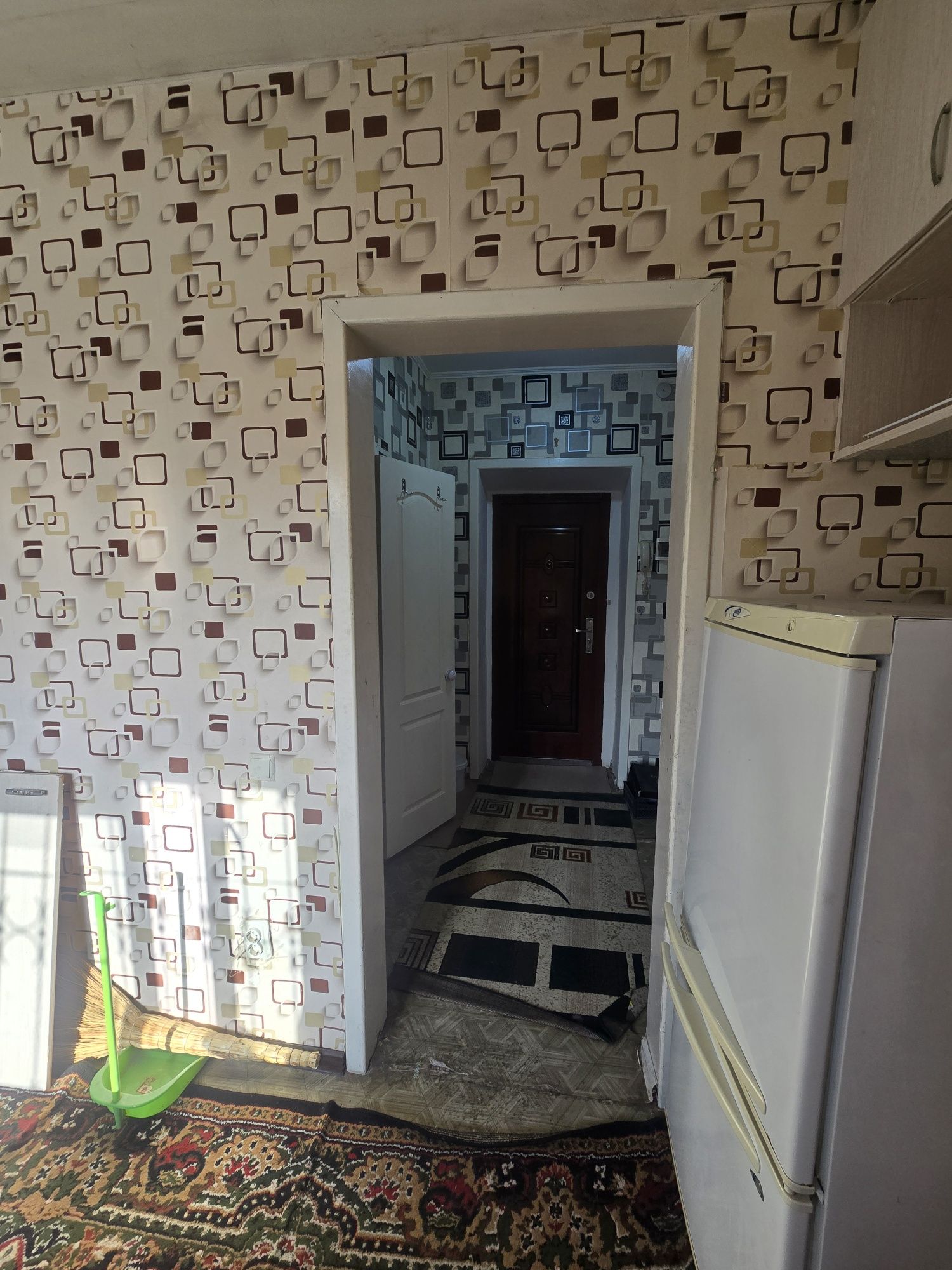 Срочно  сдаётся  квартира сергели  6 1 ком семья  рядом  мерос тойхана