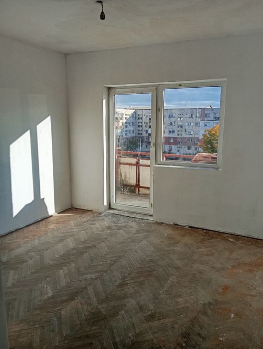 Vind Apartament 3 camere Micro 17