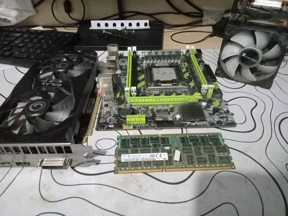 комплект внутренних комплектующих в рабочем состоянии:

- ПрПродаётся