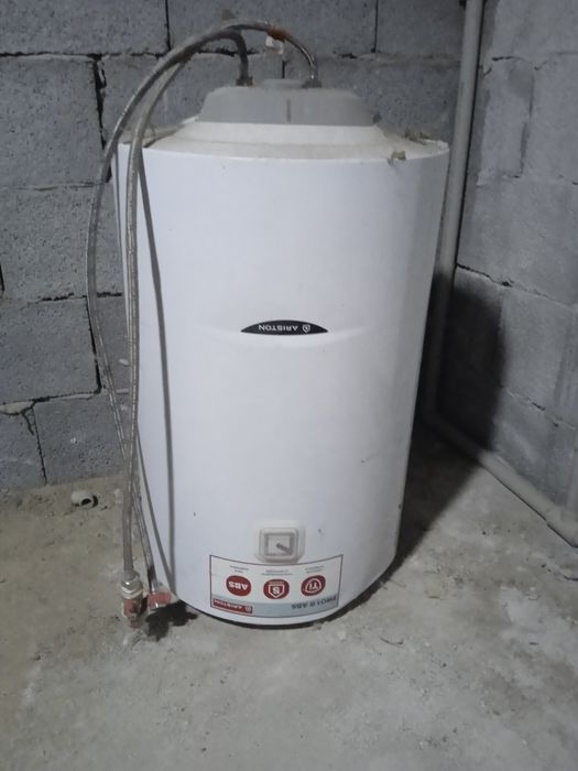 Продается бойлер в хорошем состоянии на 80 литров